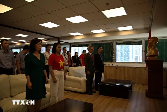 Không khí trang nghiêm tại Lễ kỷ niệm 135 năm Ngày sinh Chủ tịch Hồ Chí Minh. (Ảnh: Phạm Hà/TTXVN) Không khí trang nghiêm tại Lễ kỷ niệm 135 năm Ngày sinh Chủ tịch Hồ Chí Minh. (Ảnh: Phạm Hà/TTXVN)