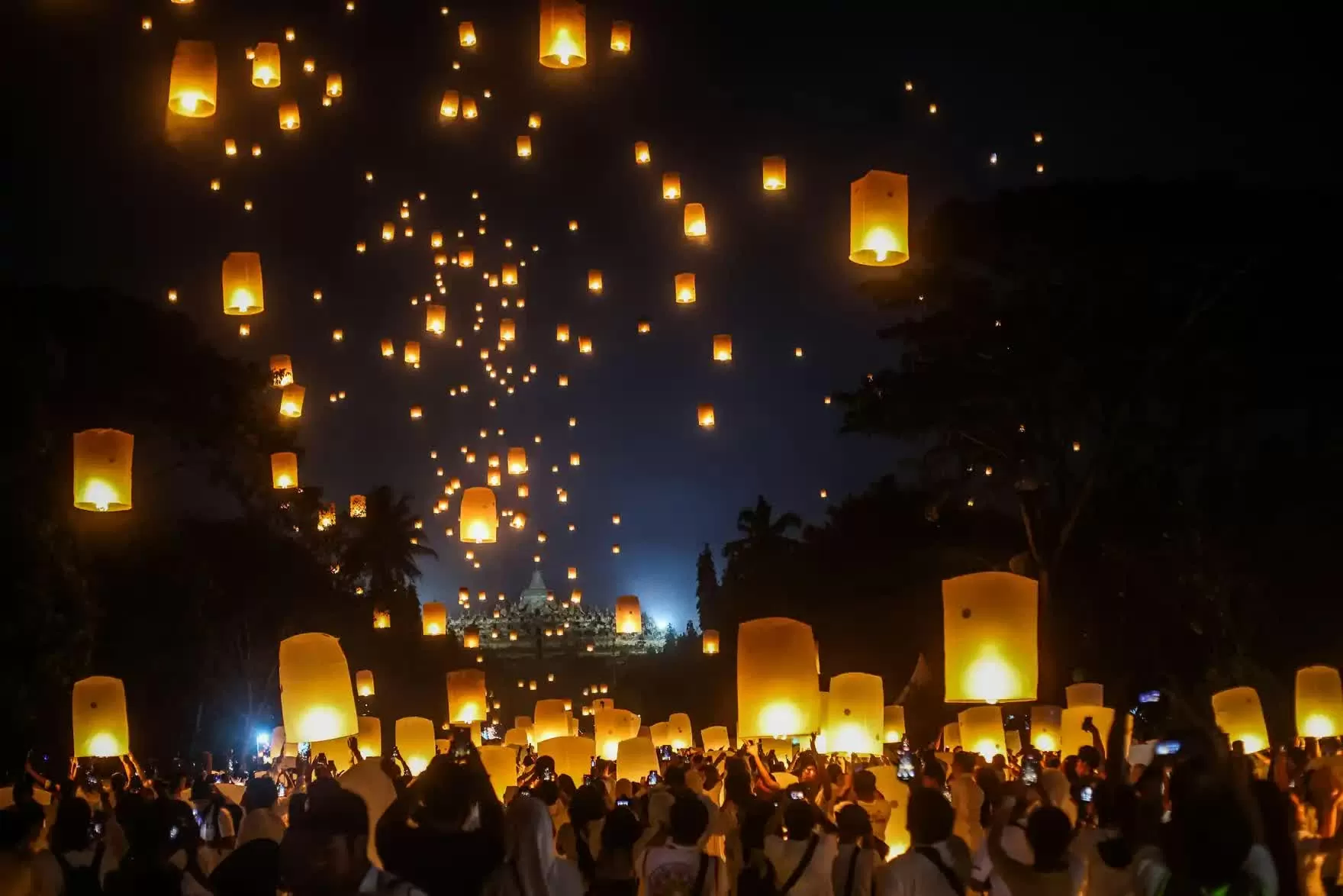 Nhìn lại hình ảnh lễ Phật Đản trên khắp châu Á trong tuần qua