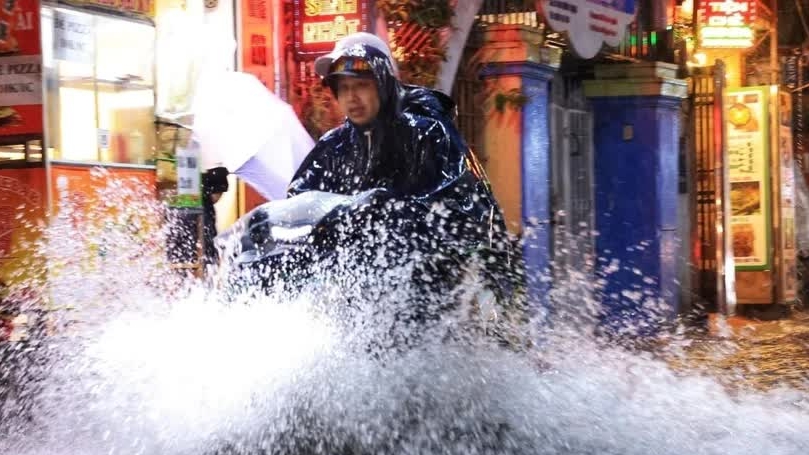 Dự báo thời tiết đêm 17/5: Nhiều khu vực trên cả nước có mưa rào và dông