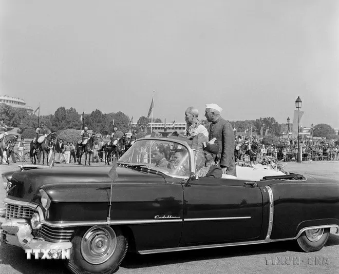 Nhân dân Thủ đô New Delhi nồng nhiệt chào mừng Chủ tịch Hồ Chí Minh thăm hữu nghị Ấn Độ (5-14/2/1958). (Ảnh: TTXVN)