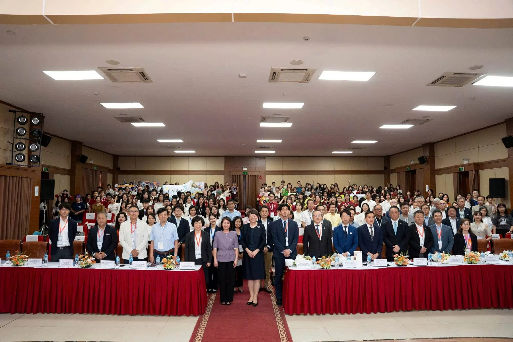 Chung kết cuộc thi 'Sinh viên với ý tưởng kinh doanh - Biz Contest 2025' tại Đại học Ngoại thương