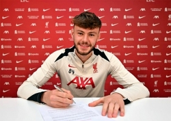 Liverpool kí hợp đồng với ‘truyền nhân’ của A-Arnold