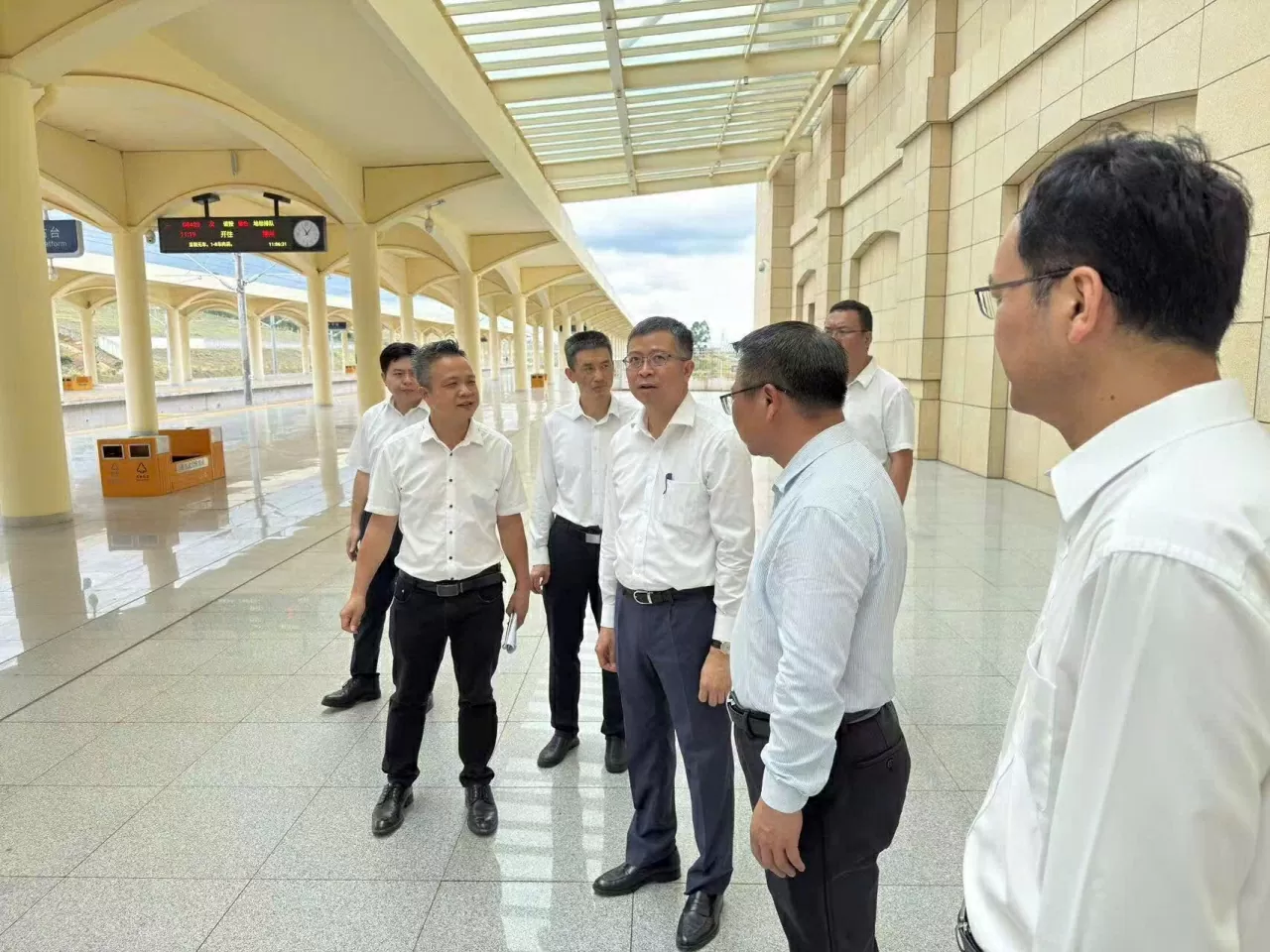 Làm sâu sắc hơn nữa hợp tác giữa Quảng Tây (Trung Quốc) với các địa phương Việt Nam Làm sâu sắc hơn nữa hợp tác giữa Quảng Tây (Trung Quốc) với các địa phương Việt Nam