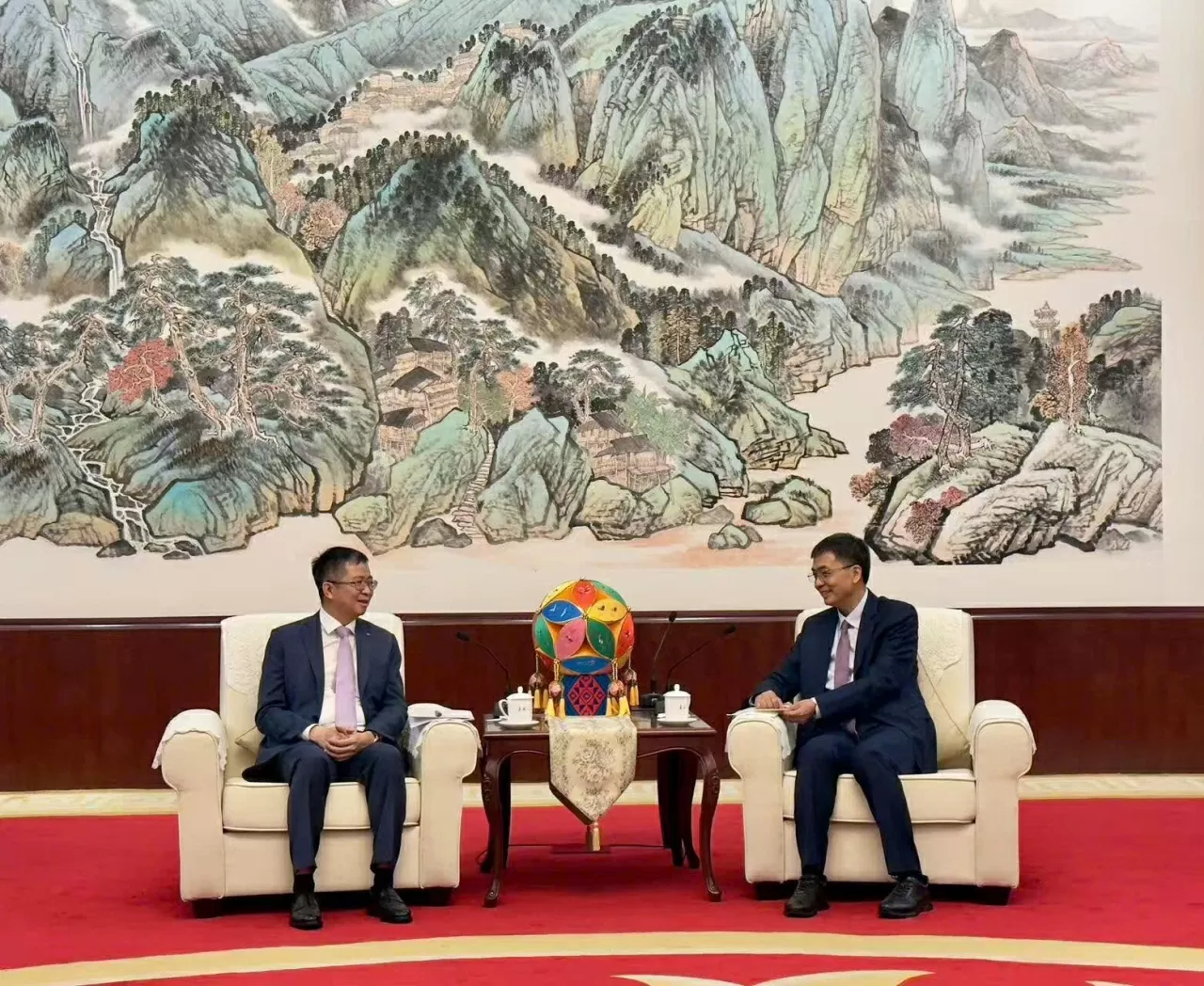 Đại sứ Phạm Thanh Bình hội kiến Bí thư Khu ủy Quảng Tây Trần Cương