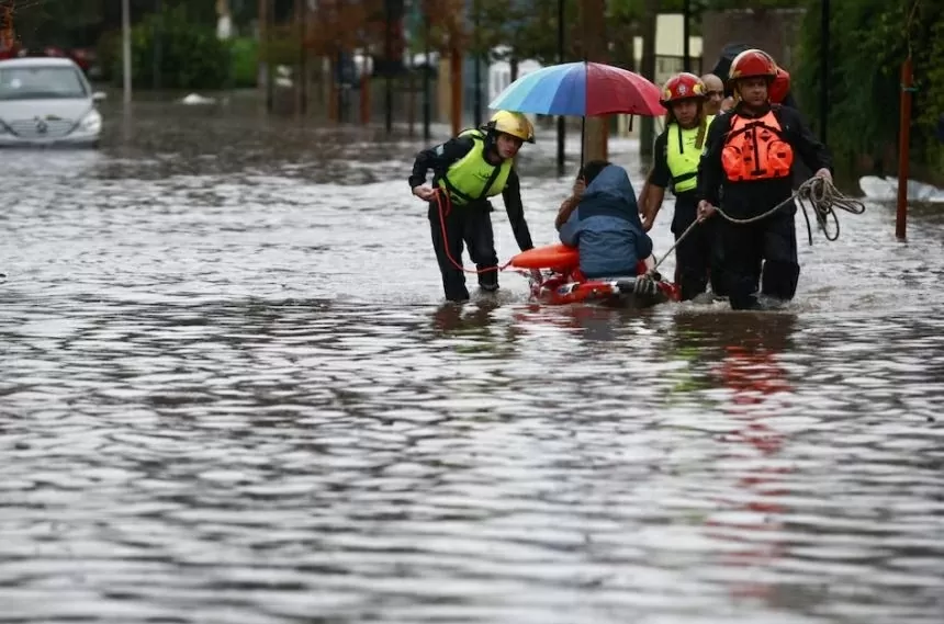 Lũ lụt nghiêm trọng ở Argentina ảnh hưởng tới hàng nghìn người Lũ lụt nghiêm trọng ở Argentina ảnh hưởng tới hàng nghìn người