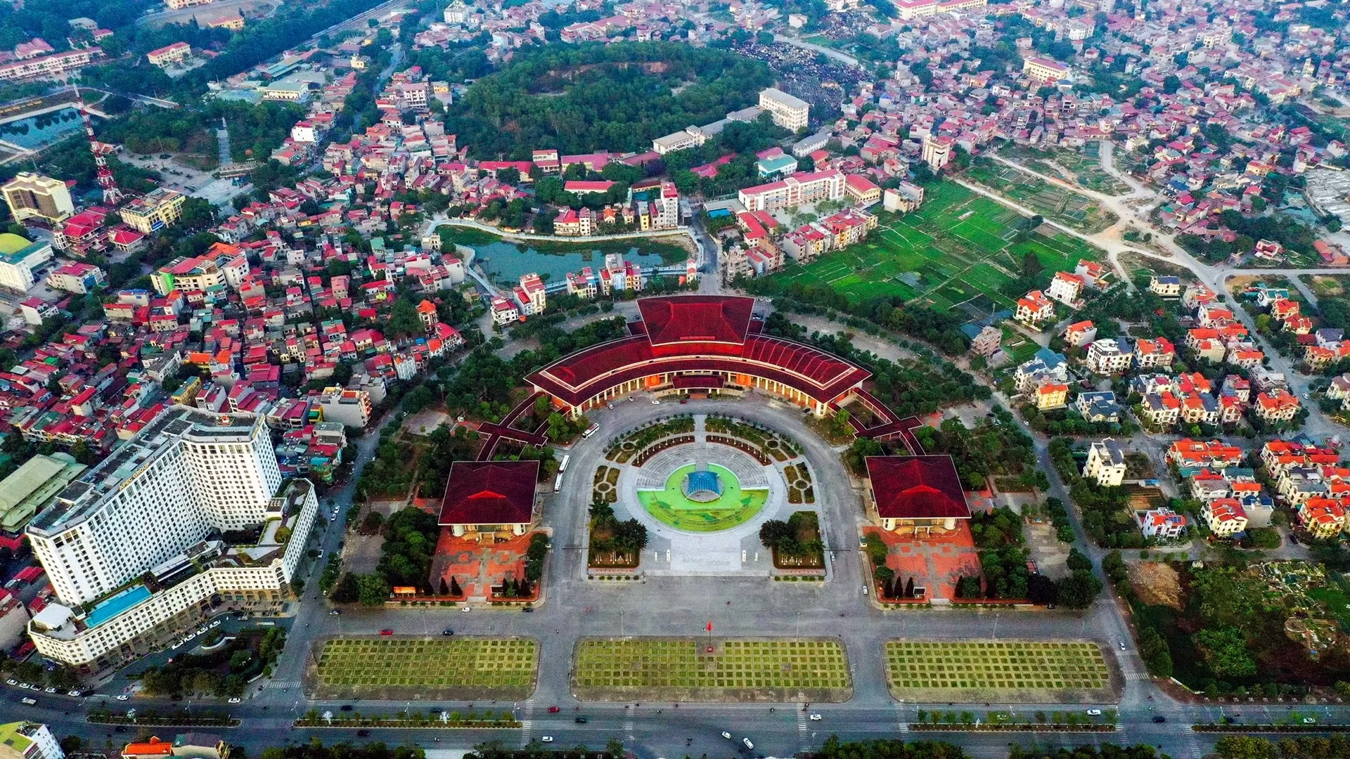 Chủ tịch UBND tỉnh Bắc Ninh Vương Quốc Tuấn nhấn mạnh, từ nay đến ngày 15/6 là thời điểm cao điểm để toàn hệ thống chính trị tập trung hoàn thành các nhiệm vụ. (Nguồn: VOV) Chủ tịch UBND tỉnh Bắc Ninh Vương Quốc Tuấn nhấn mạnh, từ nay đến ngày 15/6 là thời điểm cao điểm để toàn hệ thống chính trị tập trung hoàn thành các nhiệm vụ. (Nguồn: VOV)