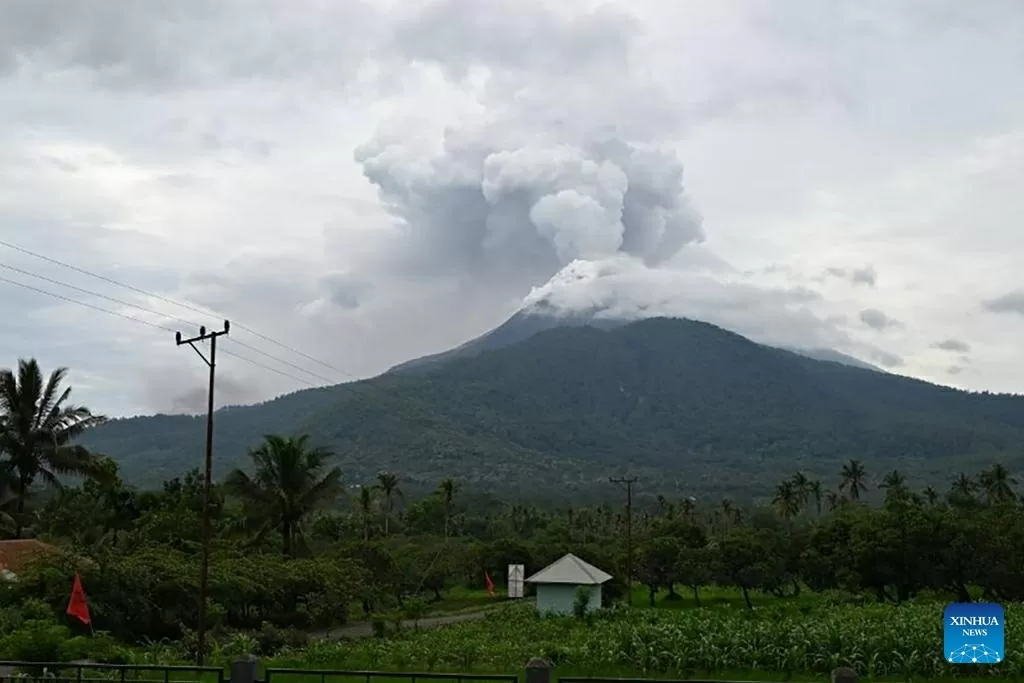 Indonesia thường xuyên xảy ra động đất và các vụ phun trào núi lửa do nằm trên “Vành đai lửa” Thái Bình Dương. (Nguồn: THX) Indonesia thường xuyên xảy ra động đất và các vụ phun trào núi lửa do nằm trên “Vành đai lửa” Thái Bình Dương. (Nguồn: THX)