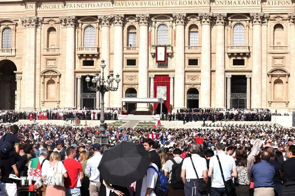 Trang nghiêm thánh lễ nhậm chức của Đức Giáo hoàng Leo XIV Trang nghiêm thánh lễ nhậm chức của Đức Giáo hoàng Leo XIV