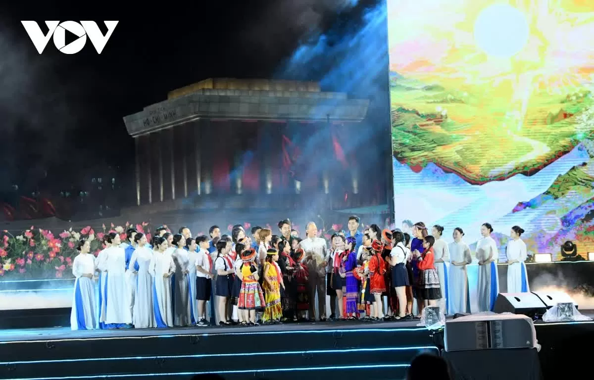 Chương trình nghệ thuật 'Người là Hồ Chí Minh' giữa quảng trường Ba Đình