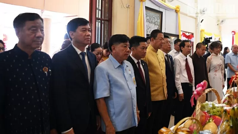 Ra mắt cuốn sách song ngữ Thái - Việt 'Bác Hồ ở Thái Lan' Ra mắt cuốn sách song ngữ Thái - Việt 'Bác Hồ ở Thái Lan'