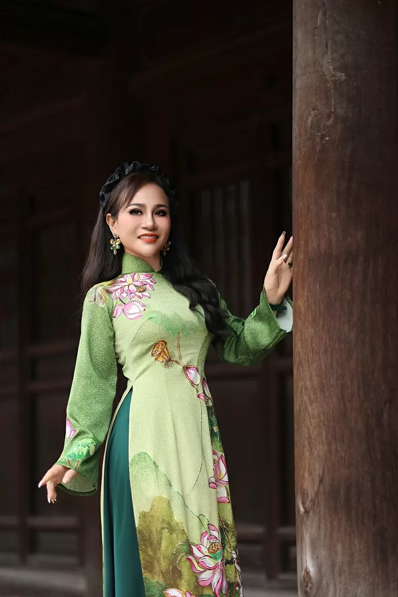 Đạo diễn Lan Vy luôn tâm niệm “Giá trị thật sự của một con người không chỉ nằm ở thành công, mà ở những gì họ để lại cho cộng đồng”. Đạo diễn Lan Vy luôn tâm niệm “Giá trị thật sự của một con người không chỉ nằm ở thành công, mà ở những gì họ để lại cho cộng đồng”.