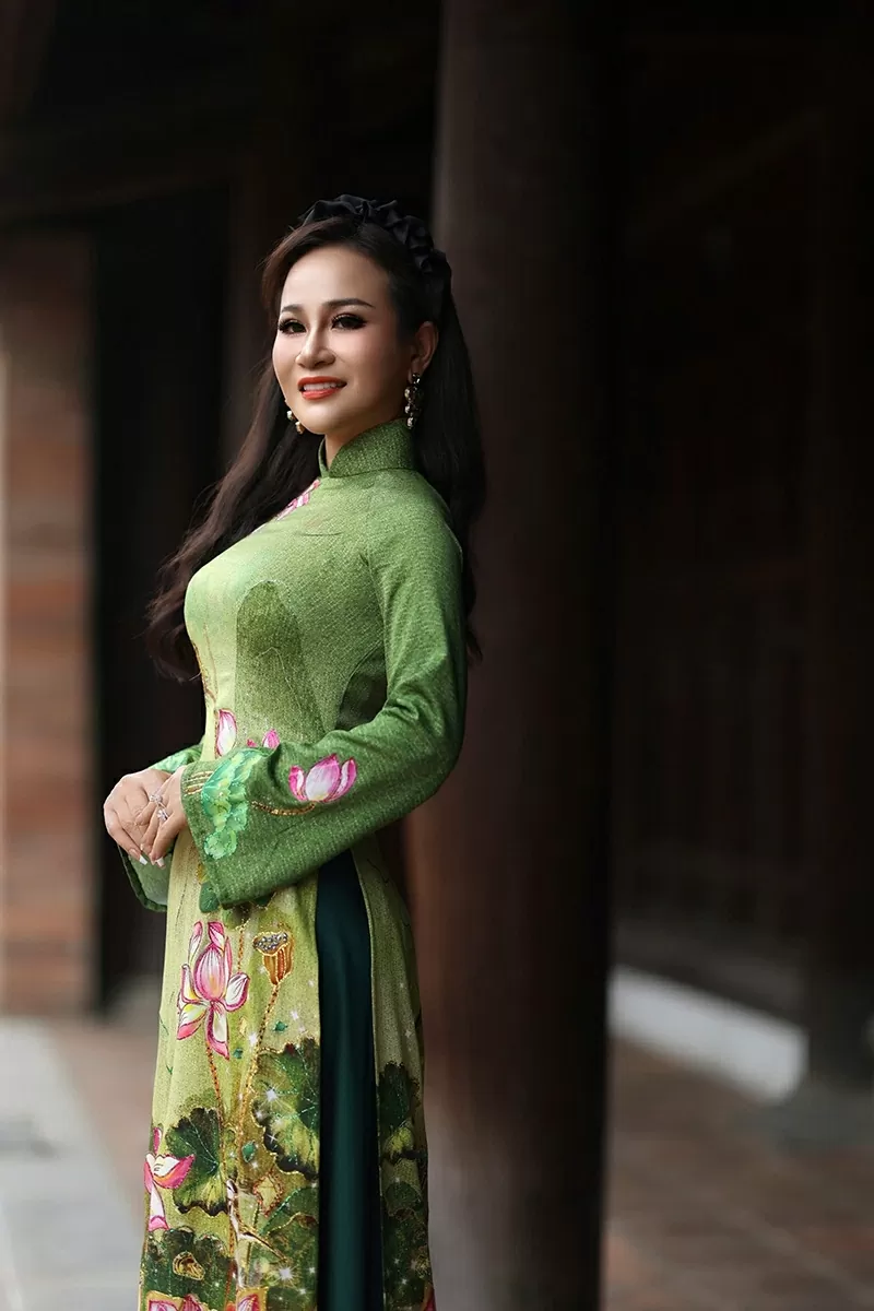 Với lối sống chỉn chu và tinh thần phụng sự, Nguyễn Lan Vy luôn để lại dấu ấn sâu đậm trong cộng đồng doanh nhân và văn hóa. Với lối sống chỉn chu và tinh thần phụng sự, Nguyễn Lan Vy luôn để lại dấu ấn sâu đậm trong cộng đồng doanh nhân và văn hóa.