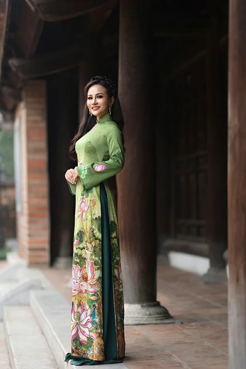 Gần gũi, thanh lịch và đầy khí chất - Đạo diễn Nguyễn Lan Vy là hiện thân của người phụ nữ Việt Nam thời đại mới. Gần gũi, thanh lịch và đầy khí chất - Đạo diễn Nguyễn Lan Vy là hiện thân của người phụ nữ Việt Nam thời đại mới.