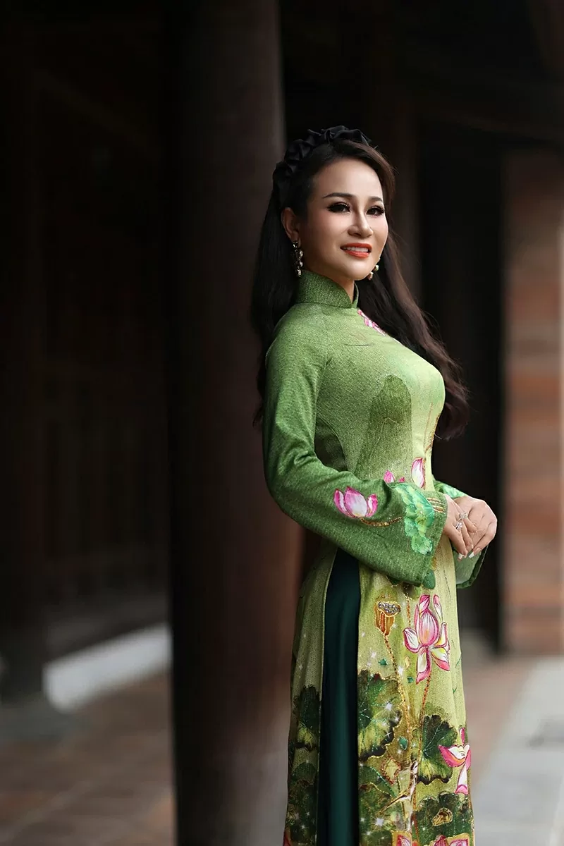 Mỗi chương trình nghệ thuật chính là một đứa con tinh thần mà đạo diễn Lan Vy luôn đặt trọn tâm huyết trong từng sản phẩm. Mỗi chương trình nghệ thuật chính là một đứa con tinh thần mà đạo diễn Lan Vy luôn đặt trọn tâm huyết trong từng sản phẩm.