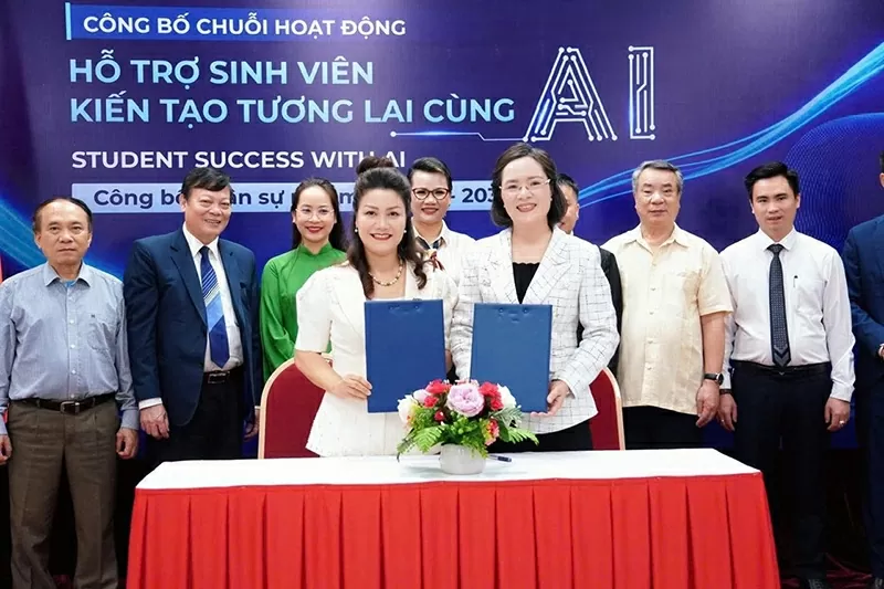 Doanh nhân, Thạc sĩ Minh Thu tại “Lễ công bố chuỗi hoạt động hỗ trợ sinh viên kiến tạo tương lai cùng AI”.