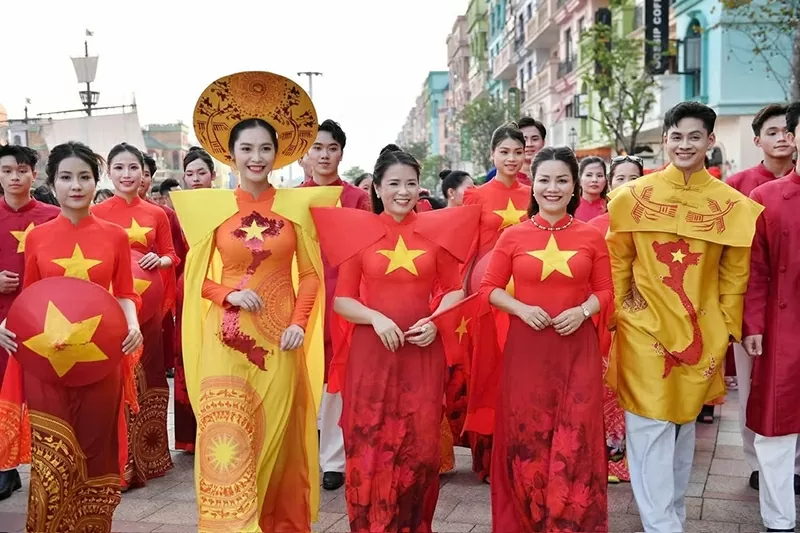 Đông Phương Art phối hợp cùng Câu lạc bộ Văn hóa Áo dài Việt Nam diễu hành trong chương trình “Việt Nam tôi đó” nhân dịp kỷ niệm Ngày Giải phóng miền Nam, thống nhất đất nước 30/4/2025. Đông Phương Art phối hợp cùng Câu lạc bộ Văn hóa Áo dài Việt Nam diễu hành trong chương trình “Việt Nam tôi đó” nhân dịp kỷ niệm Ngày Giải phóng miền Nam, thống nhất đất nước 30/4/2025.