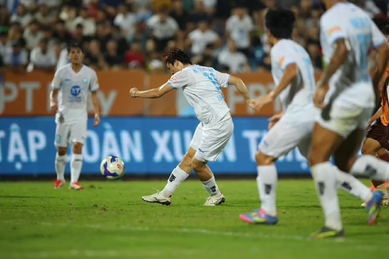 CLB Nam Định 6-1 HAGL: Thêm một bước tới ngôi vô địch CLB Nam Định 6-1 HAGL: Thêm một bước tới ngôi vô địch