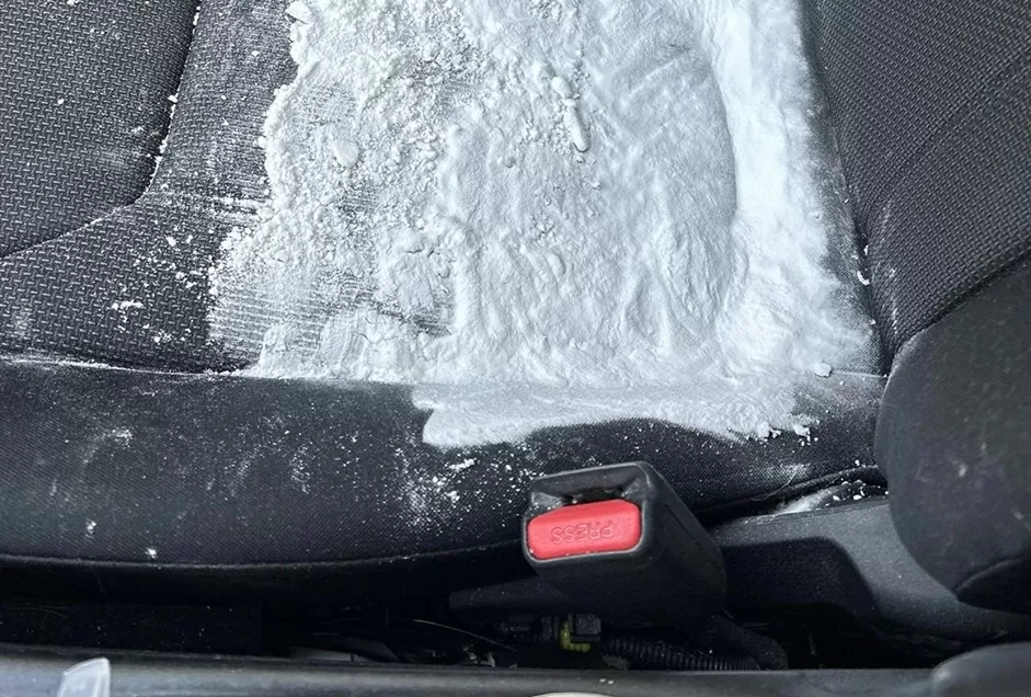 Đổ sữa bột trong ô tô: Xử lý ngay không tốn tiền vô ích Đổ sữa bột trong ô tô: Xử lý ngay không tốn tiền vô ích