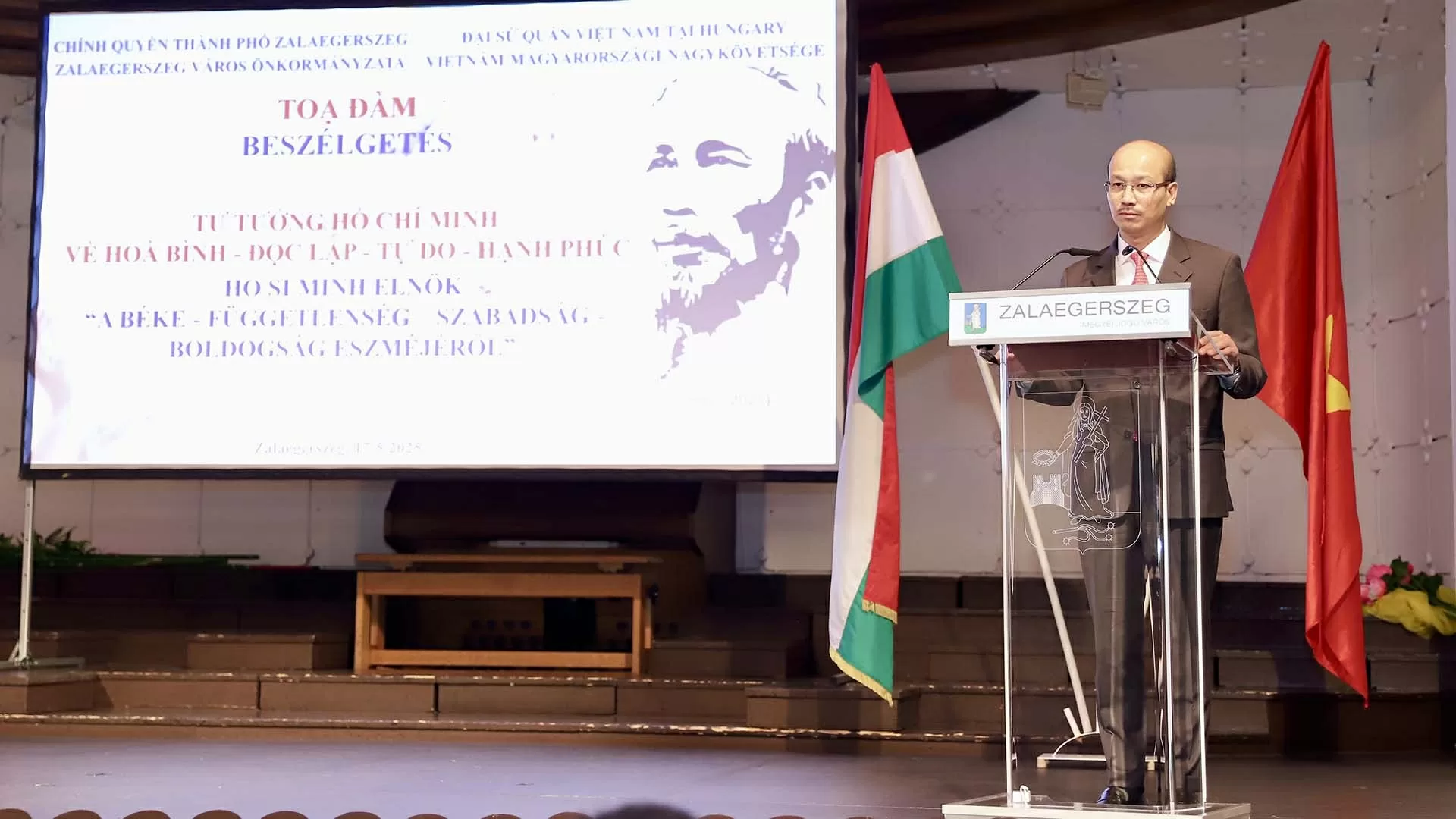 Tọa đàm về tư tưởng hòa bình, độc lập, tự do, hạnh phúc của Chủ tịch Hồ Chí Minh tại thành phố Zalaegerszeg