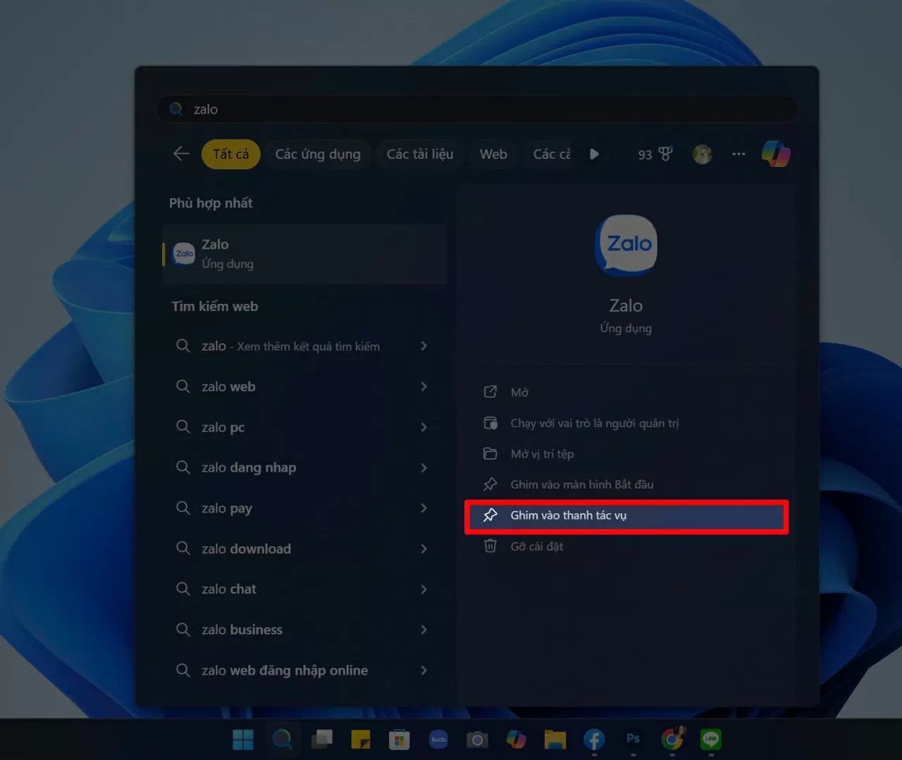 Chọn “Pin to Taskbar” bên phải. Chọn “Pin to Taskbar” bên phải.