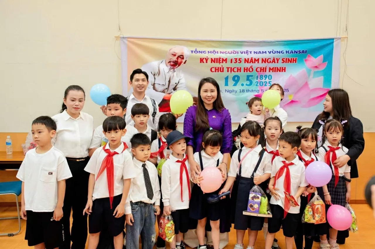 Lan tỏa tình yêu quê hương qua tranh vẽ của thiếu nhi Việt tại Nhật Bản Lan tỏa tình yêu quê hương qua tranh vẽ của thiếu nhi Việt tại Nhật Bản