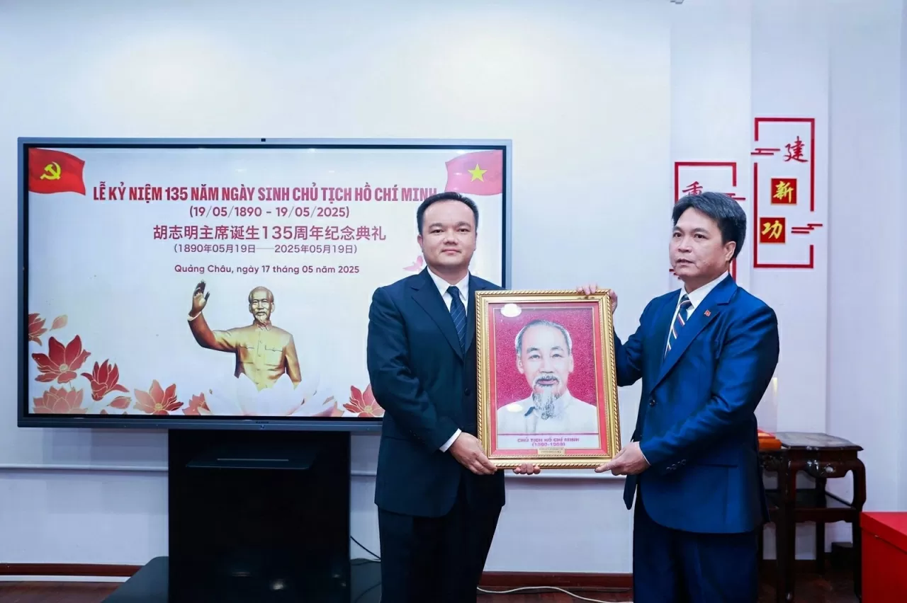 Lễ Kỷ niệm 135 năm Ngày sinh Chủ tịch Hồ Chí Minh tại Quảng Châu, Trung Quốc Lễ Kỷ niệm 135 năm Ngày sinh Chủ tịch Hồ Chí Minh tại Quảng Châu, Trung Quốc