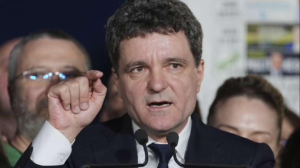 Bầu cử Tổng thống Romania ngã ngũ, ứng viên độc lập thân châu Âu chiến thắng thuyết phục