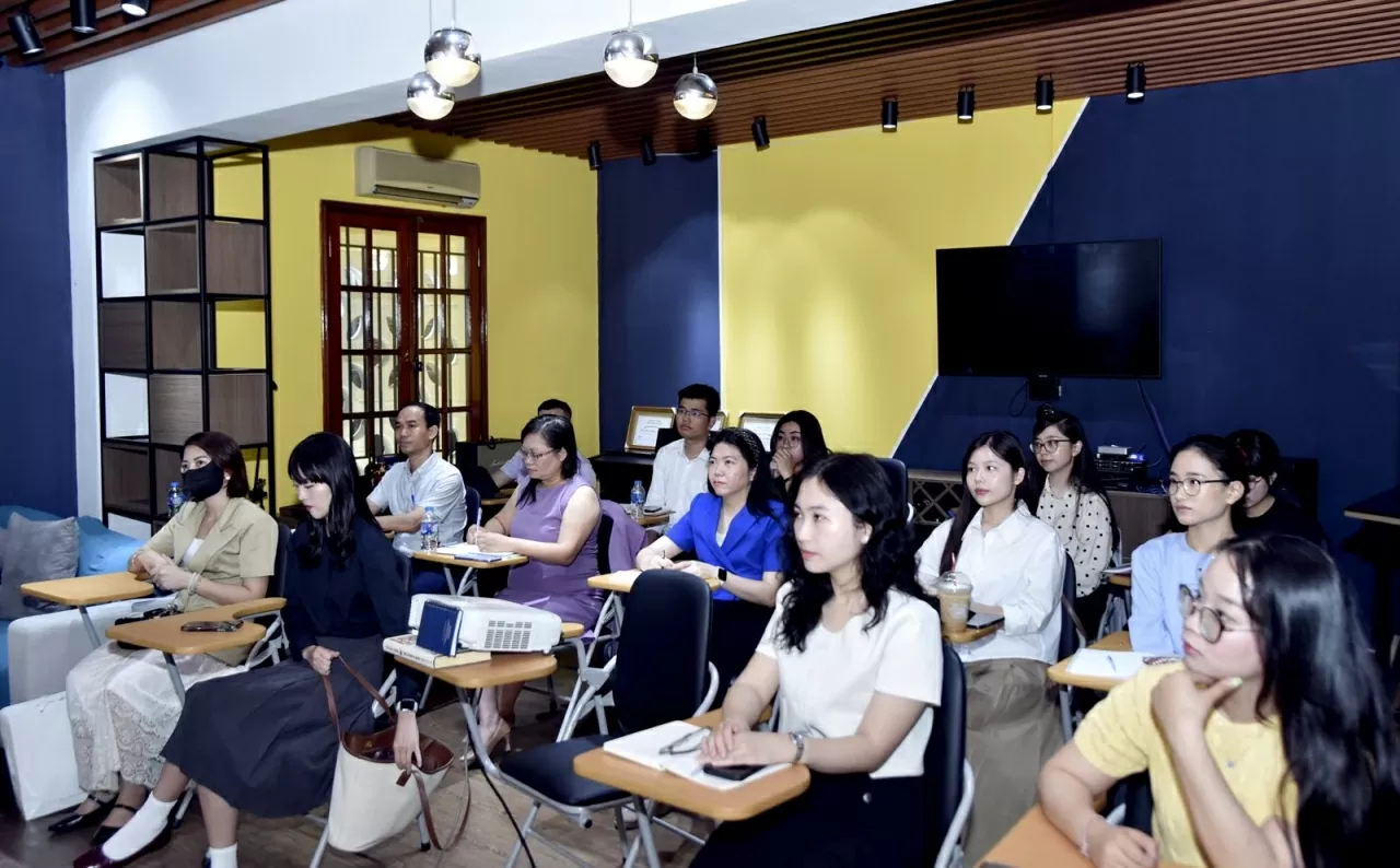 Nâng cao kiến thức và kỹ năng phiên dịch đối ngoại, đáp ứng yêu cầu của ngành Ngoại giao trong thời đại mới Nâng cao kiến thức và kỹ năng phiên dịch đối ngoại, đáp ứng yêu cầu của ngành Ngoại giao trong thời đại mới