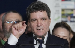 Bầu cử Tổng thống Romania ngã ngũ, ứng viên độc lập thân châu Âu chiến thắng thuyết phục