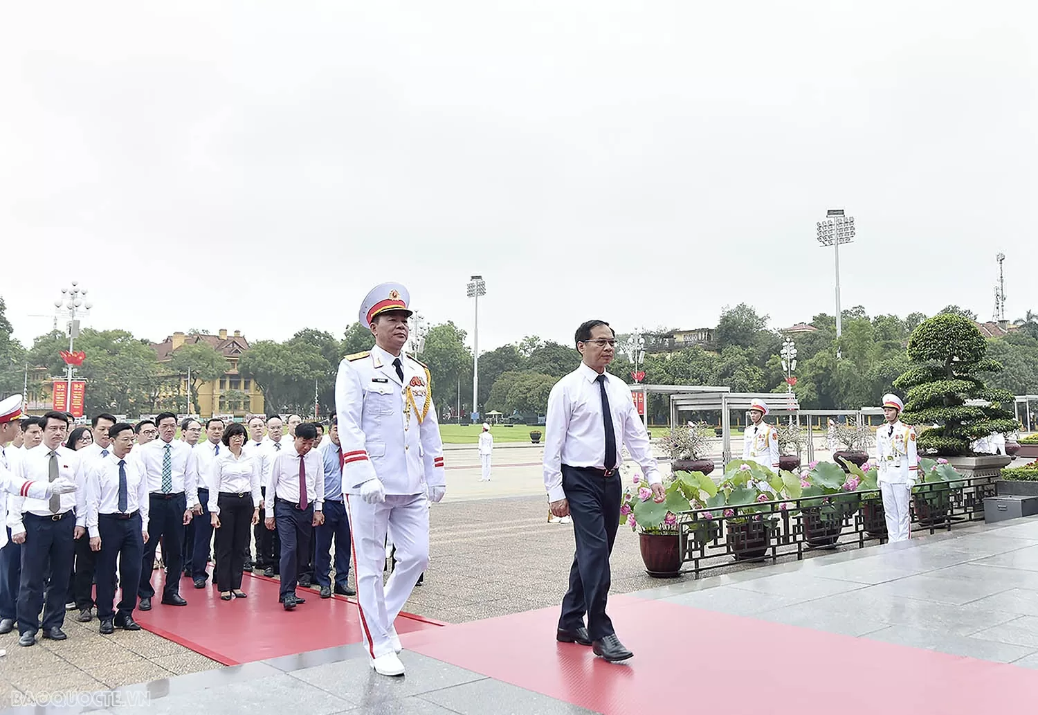 Bộ Ngoại giao vào Lăng viếng Chủ tịch Hồ Chí Minh nhân kỷ niệm 135 năm ngày sinh của Người (19/5/1890 – 19/5/2025) Đoàn Bộ Ngoại giao vào Lăng viếng Chủ tịch Hồ Chí Minh nhân kỷ niệm 135 năm Ngày sinh của Người
