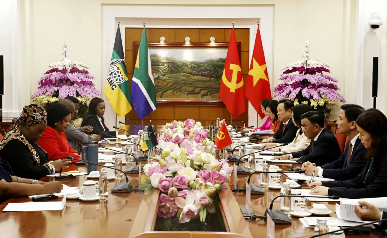 Thường trực Ban Bí thư Trần Cẩm Tú hội đàm với Phó Tổng Thư ký thứ nhất Đảng Đại hội Dân tộc Phi (ANC) Nomvula Mokonyane Đẩy mạnh hợp tác kinh tế, thương mại Việt Nam-Nam Phi phát triển tương xứng với tiềm năng hai nước