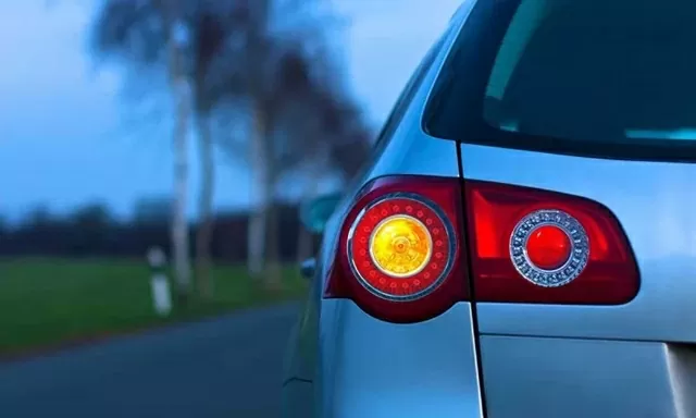 Cách đơn giản phát hiện đèn xi nhan sắp hỏng Cách đơn giản phát hiện đèn xi nhan sắp hỏng