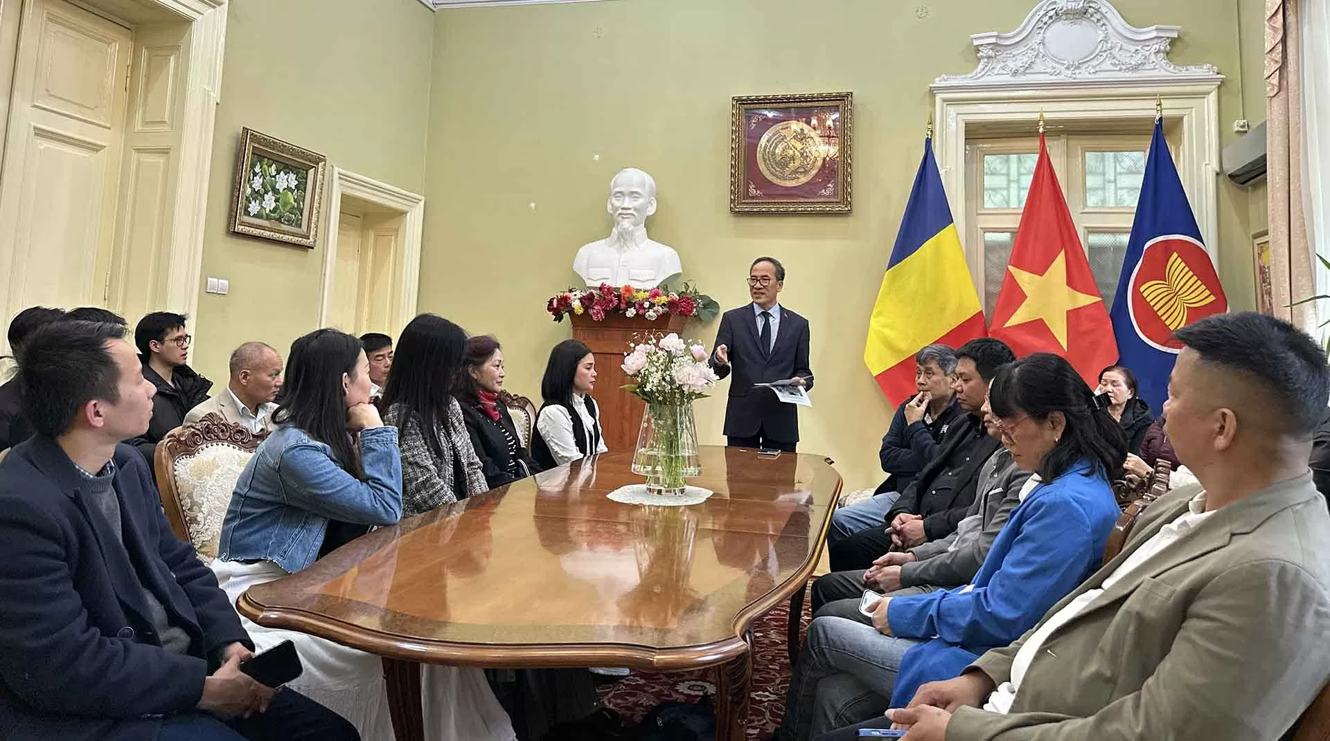 Kỷ niệm 135 năm Ngày sinh Chủ tịch Hồ Chí Minh tại Romania Kỷ niệm 135 năm Ngày sinh Chủ tịch Hồ Chí Minh tại Romania