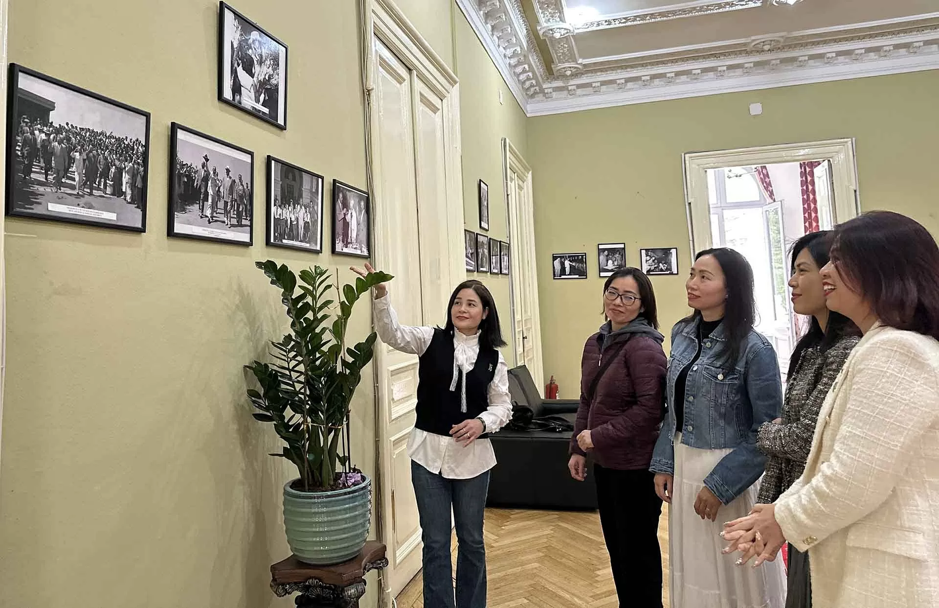 Kỷ niệm 135 năm Ngày sinh Chủ tịch Hồ Chí Minh tại Romania Kỷ niệm 135 năm Ngày sinh Chủ tịch Hồ Chí Minh tại Romania