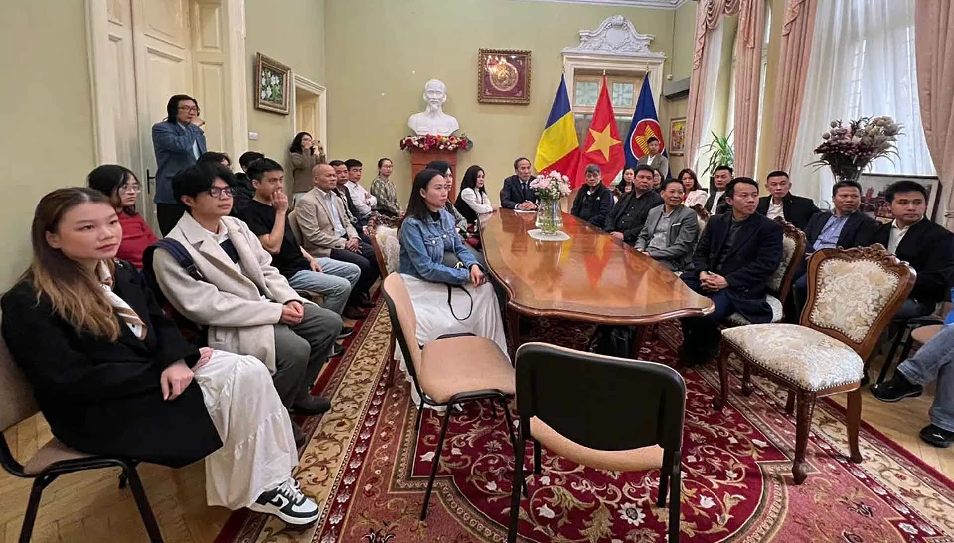 Kỷ niệm 135 năm Ngày sinh Chủ tịch Hồ Chí Minh tại Romania Kỷ niệm 135 năm Ngày sinh Chủ tịch Hồ Chí Minh tại Romania