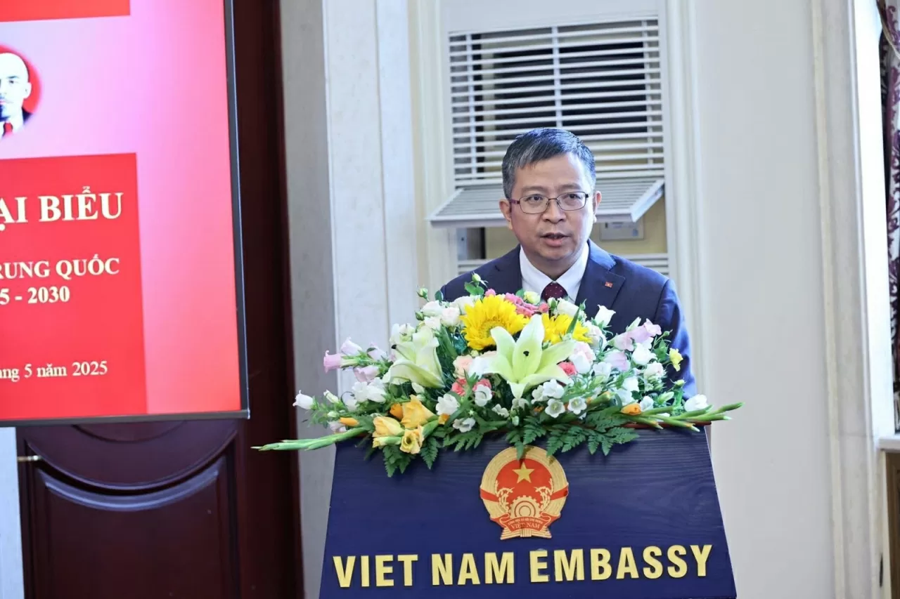 Bí thư Đảng ủy, Đại sứ Việt Nam tại Trung Quốc Phạm Thanh Bình phát biểu khai mạc Đại hội. Bí thư Đảng ủy, Đại sứ Việt Nam tại Trung Quốc Phạm Thanh Bình phát biểu khai mạc Đại hội.