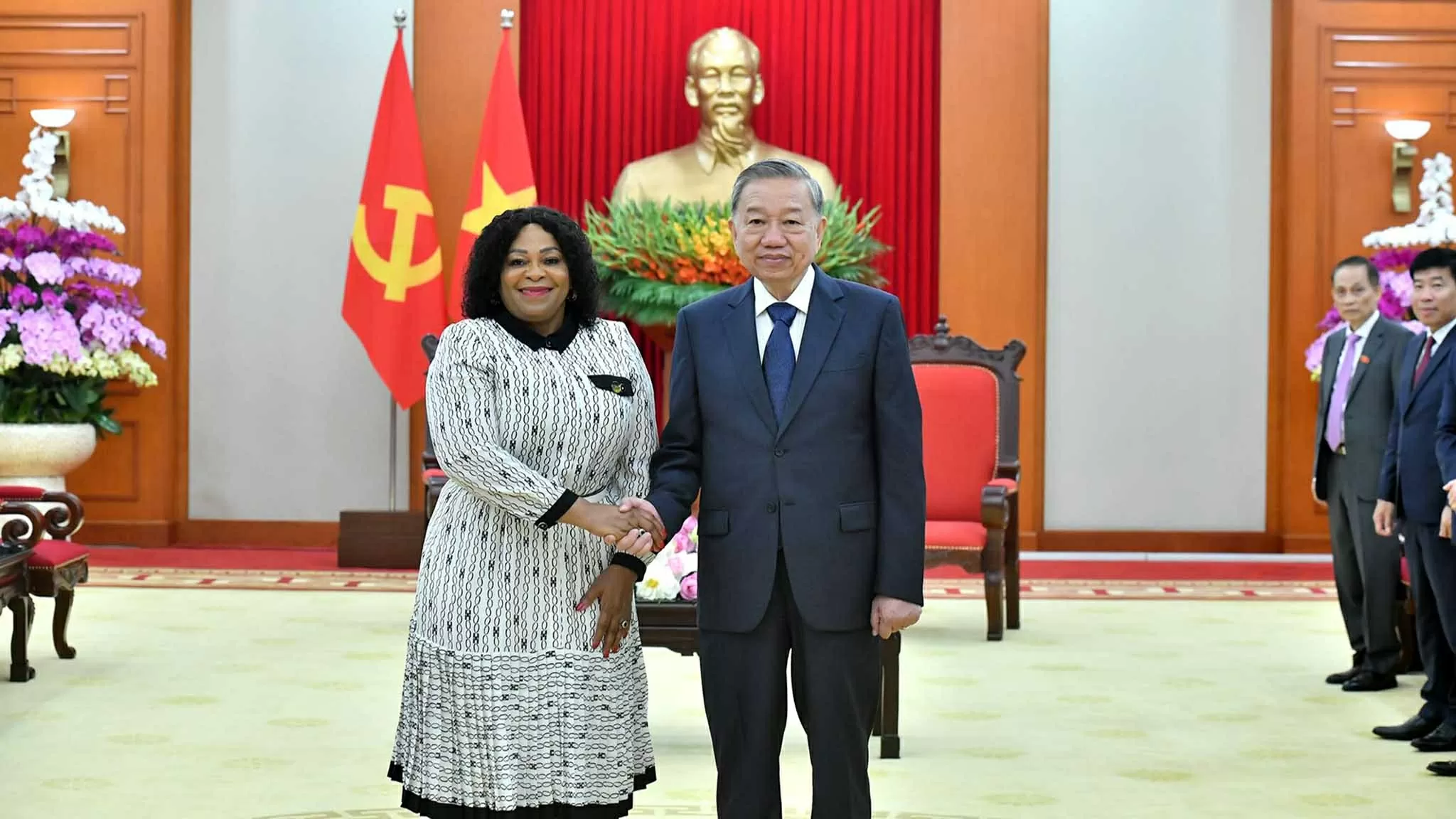 Tổng Bí thư Tô Lâm tiếp Phó Tổng thư ký thứ nhất Đảng Đại hội Dân tộc Phi của Nam Phi Tổng Bí thư Tô Lâm tiếp Phó Tổng thư ký thứ nhất Đảng Đại hội Dân tộc Phi của Nam Phi