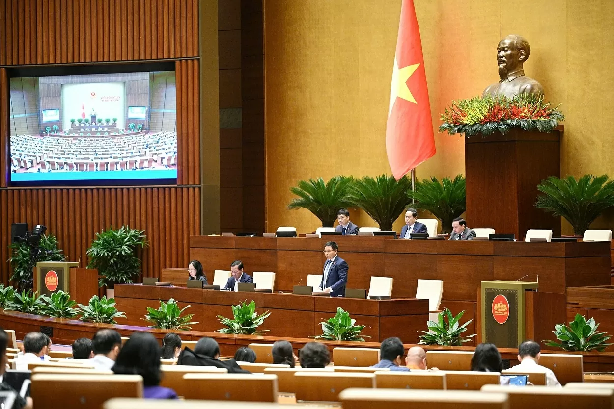 Bộ trưởng Bộ Tài chính Nguyễn Văn Thắng phát biểu giải trình. (Nguồn: Quốc hội)
