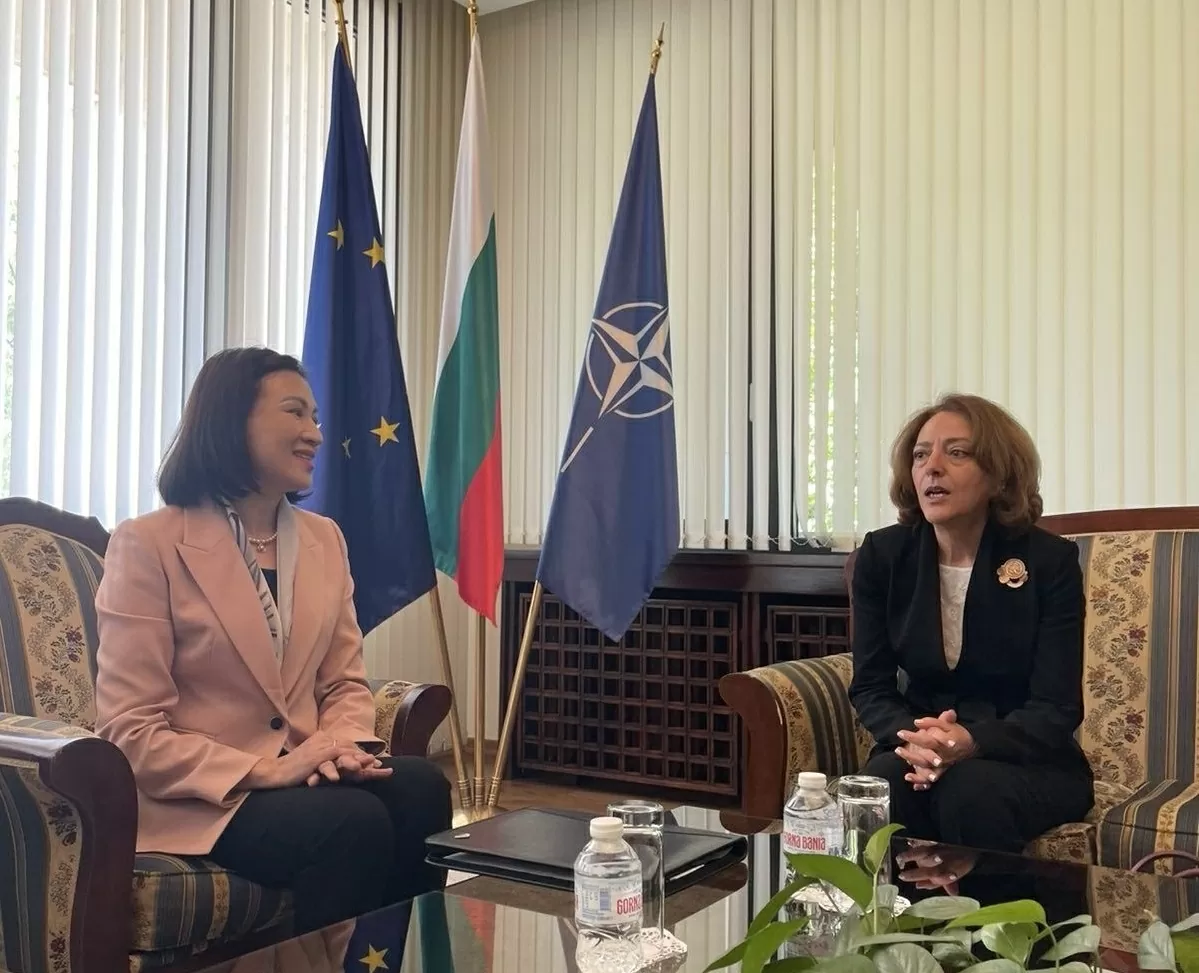 Đại sứ Nguyễn Thị Minh Nguyệt trình bản sao Thư ủy nhiệm lên Thứ trưởng Ngoại giao Bulgaria Đại sứ Nguyễn Thị Minh Nguyệt trình bản sao Thư ủy nhiệm lên Thứ trưởng Ngoại giao Bulgaria