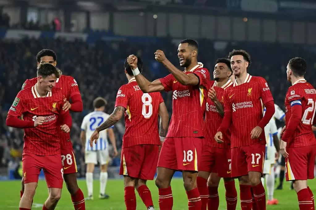 Dù thua trận, Liverpool đi vào lịch sử Ngoại hạng Anh Dù thua trận, Liverpool đi vào lịch sử Ngoại hạng Anh