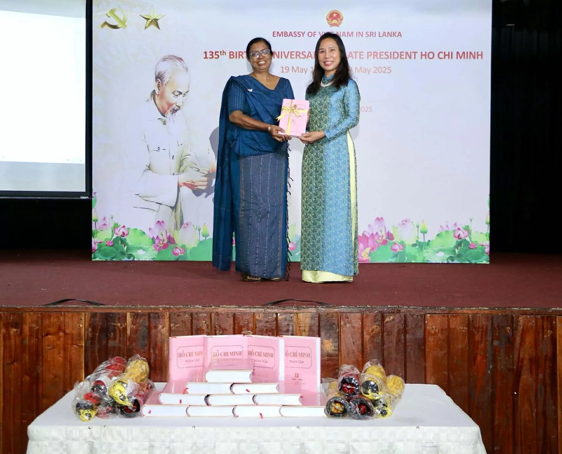 Đại sứ quán Việt Nam tại Sri Lanka long trọng tổ chức kỷ niệm 135 năm Ngày sinh Chủ tịch Hồ Chí Minh Đại sứ quán Việt Nam tại Sri Lanka long trọng tổ chức kỷ niệm 135 năm Ngày sinh Chủ tịch Hồ Chí Minh