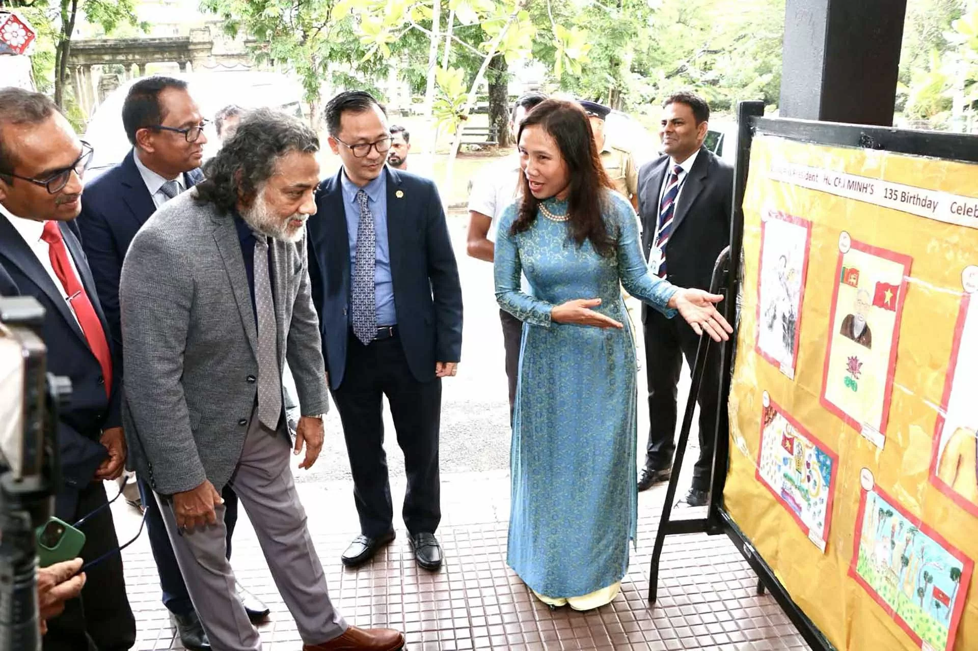 Đại sứ quán Việt Nam tại Sri Lanka long trọng tổ chức kỷ niệm 135 năm Ngày sinh Chủ tịch Hồ Chí Minh Đại sứ quán Việt Nam tại Sri Lanka long trọng tổ chức kỷ niệm 135 năm Ngày sinh Chủ tịch Hồ Chí Minh