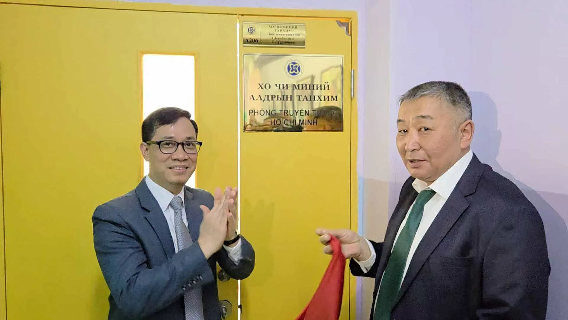 Kỷ niệm 135 năm Ngày sinh Chủ tịch Hồ Chí Minh tại Mông Cổ Kỷ niệm 135 năm Ngày sinh Chủ tịch Hồ Chí Minh tại Mông Cổ