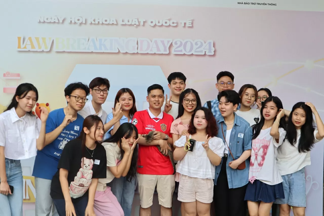 Bản hòa ca thanh xuân của những người trẻ khoác áo Luật