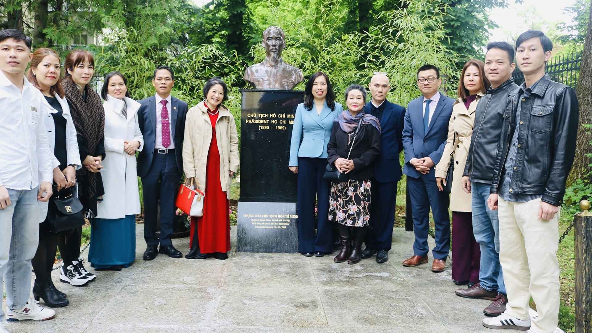 dai su quan viet nam tai ao to chuc tuong niem nhan 135 nam ngay sinh chu tich ho chi minh