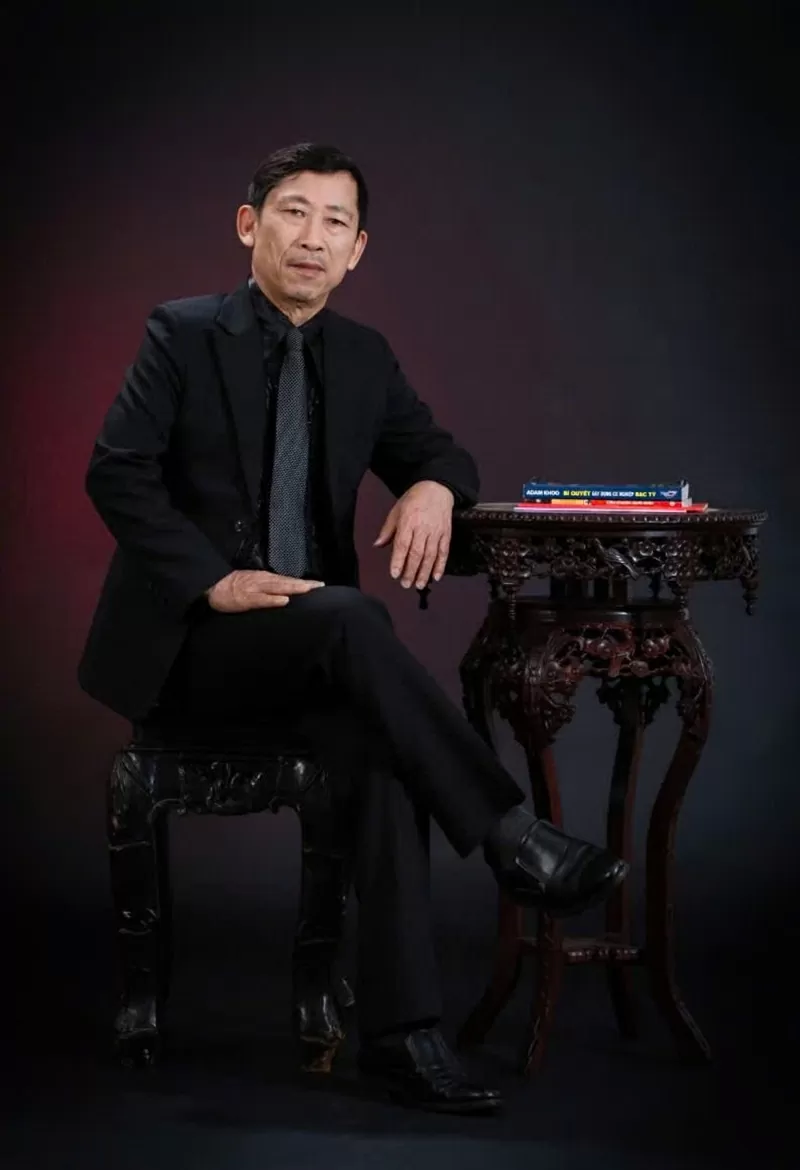 Với bản tính chăm chỉ, tháo vát và nhanh nhẹn, doanh nhân Khương Đức Sỹ không chỉ là người thợ giỏi mà còn luôn được đồng nghiệp yêu quý bởi sự khiêm tốn, mẫu mực trong sinh hoạt và thái độ làm việc chuyên nghiệp. Với bản tính chăm chỉ, tháo vát và nhanh nhẹn, doanh nhân Khương Đức Sỹ không chỉ là người thợ giỏi mà còn luôn được đồng nghiệp yêu quý bởi sự khiêm tốn, mẫu mực trong sinh hoạt và thái độ làm việc chuyên nghiệp.