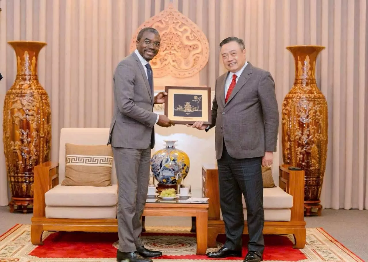 Trung tâm Di sản thế giới tiếp tục đồng hành và hỗ trợ Hà Nội bảo tồn di tích Hoàng thành Thăng Long và Cổ Loa Trung tâm Di sản thế giới tiếp tục đồng hành và hỗ trợ Hà Nội bảo tồn di tích Hoàng thành Thăng Long và Cổ Loa