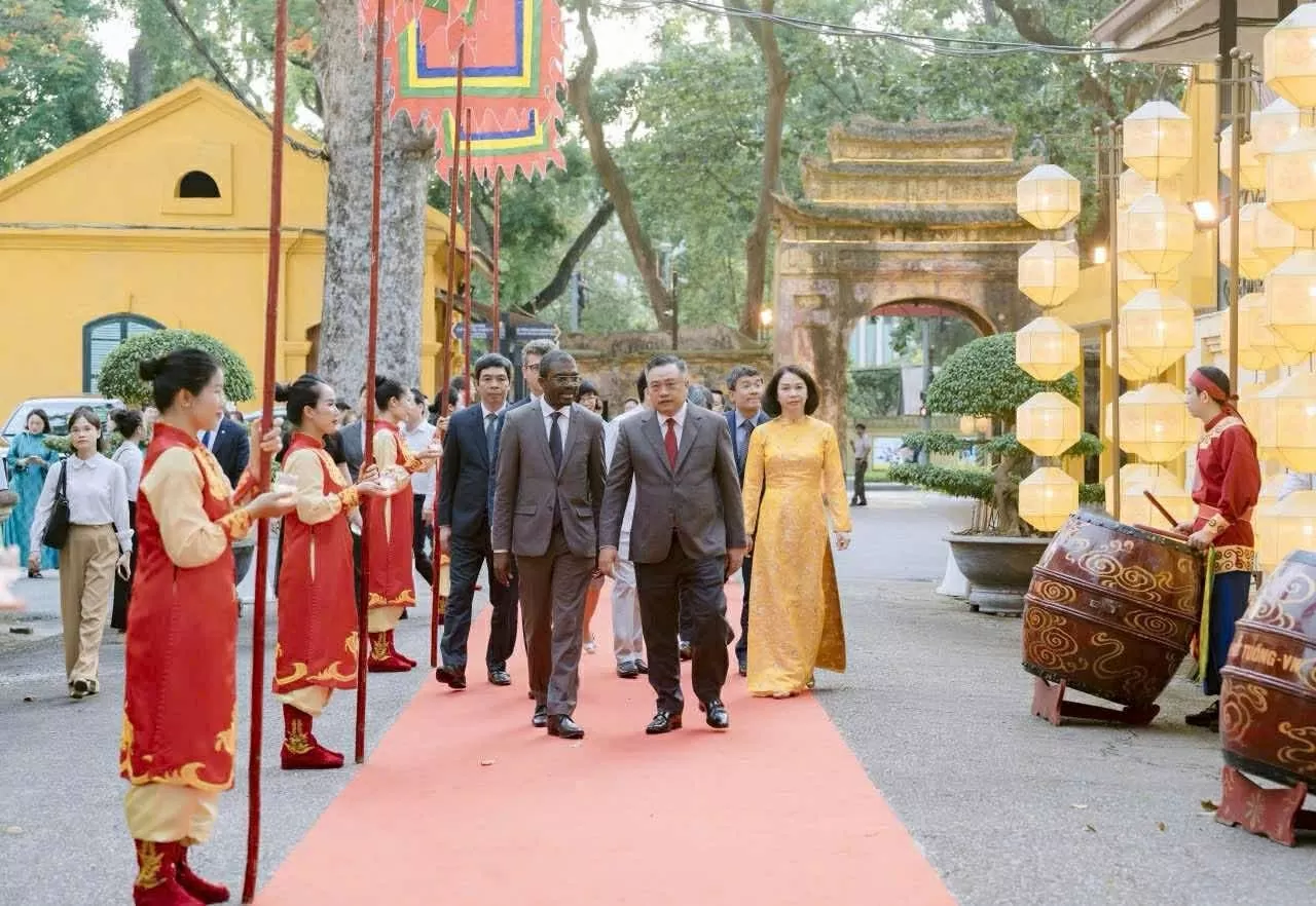 Trung tâm Di sản thế giới tiếp tục đồng hành và hỗ trợ Hà Nội bảo tồn di tích Hoàng thành Thăng Long và Cổ Loa Trung tâm Di sản thế giới tiếp tục đồng hành và hỗ trợ Hà Nội bảo tồn di tích Hoàng thành Thăng Long và Cổ Loa