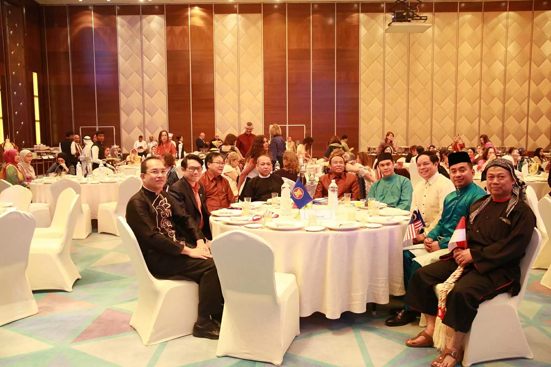 Đại sứ quán Việt Nam đồng tổ chức sự kiện sôi động, thực chất quảng bá văn hóa và du lịch các nước ASEAN tại Kuwait Đại sứ quán Việt Nam đồng tổ chức sự kiện sôi động, thực chất quảng bá văn hóa và du lịch các nước ASEAN tại Kuwait