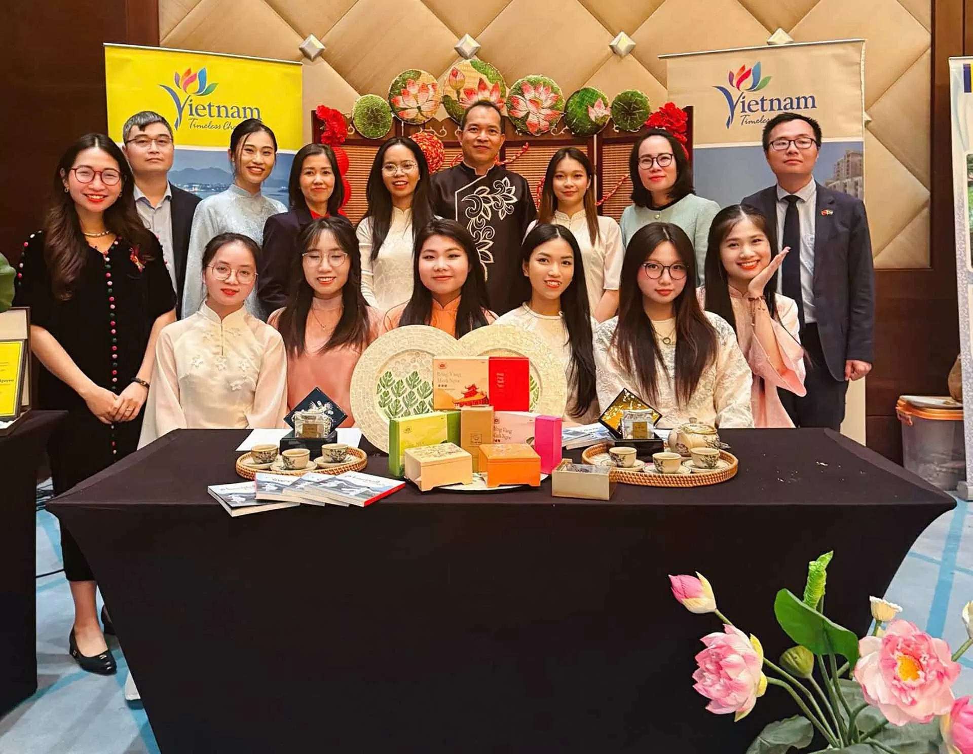 Đại sứ quán Việt Nam đồng tổ chức sự kiện sôi động, thực chất quảng bá văn hóa và du lịch các nước ASEAN tại Kuwait Đại sứ quán Việt Nam đồng tổ chức sự kiện sôi động, thực chất quảng bá văn hóa và du lịch các nước ASEAN tại Kuwait
